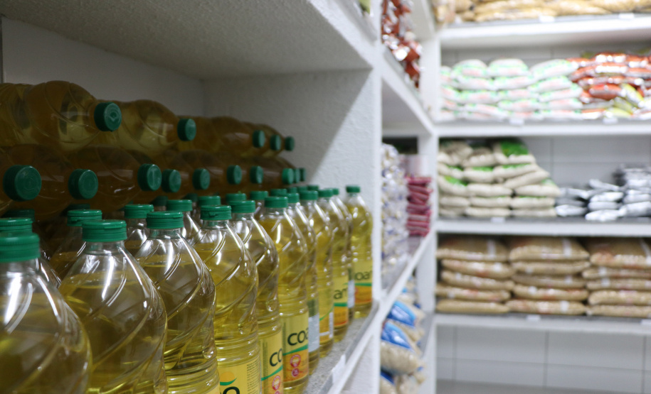 Governo do Estado entrega terceira remessa de alimentos não perecíveis da merenda escolar