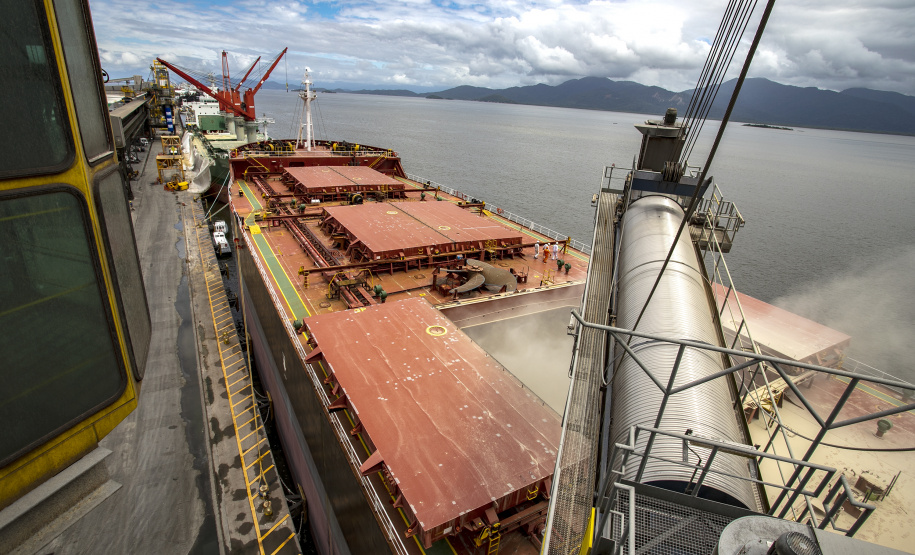 Corredor Leste de Exportação do Porto de Paranaguá embarca maior volume mensal já registrado