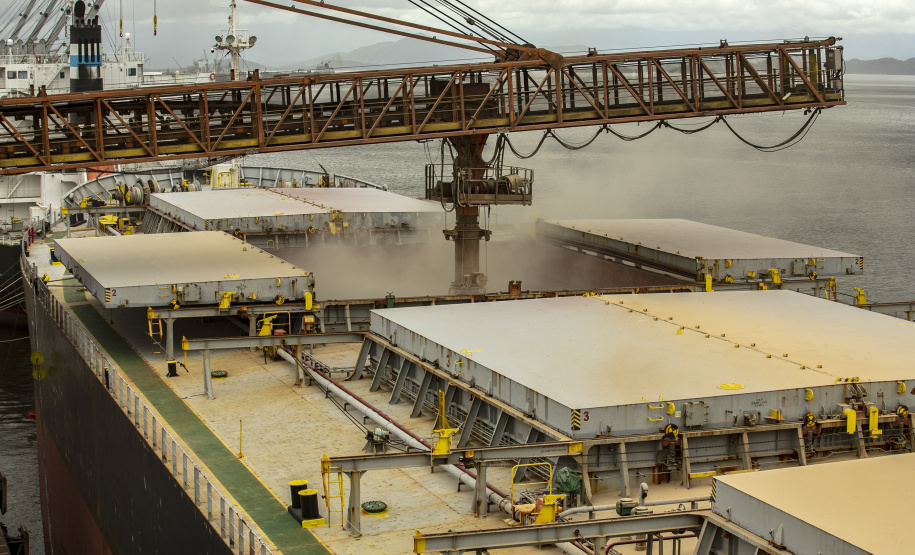 Corredor Leste de Exportação do Porto de Paranaguá embarca maior volume mensal já registrado