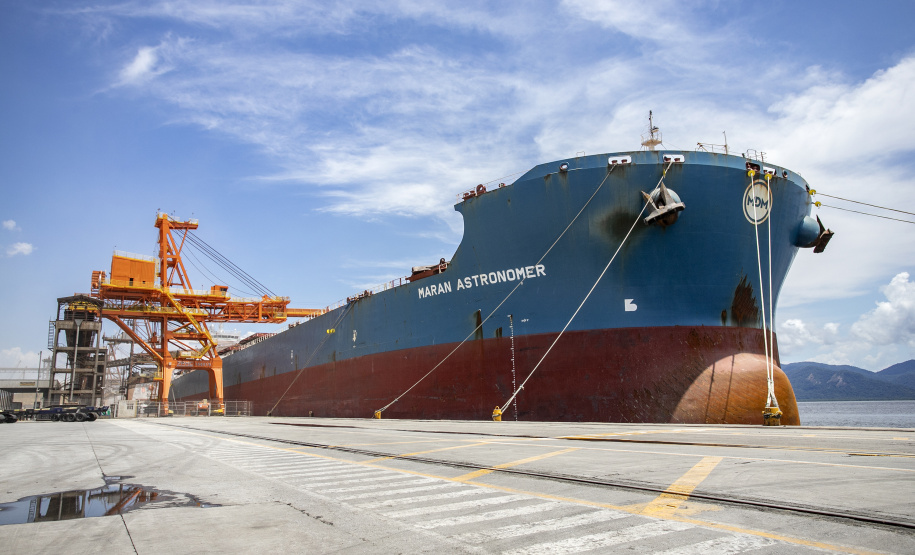 Corredor Leste de Exportação do Porto de Paranaguá embarca maior volume mensal já registrado