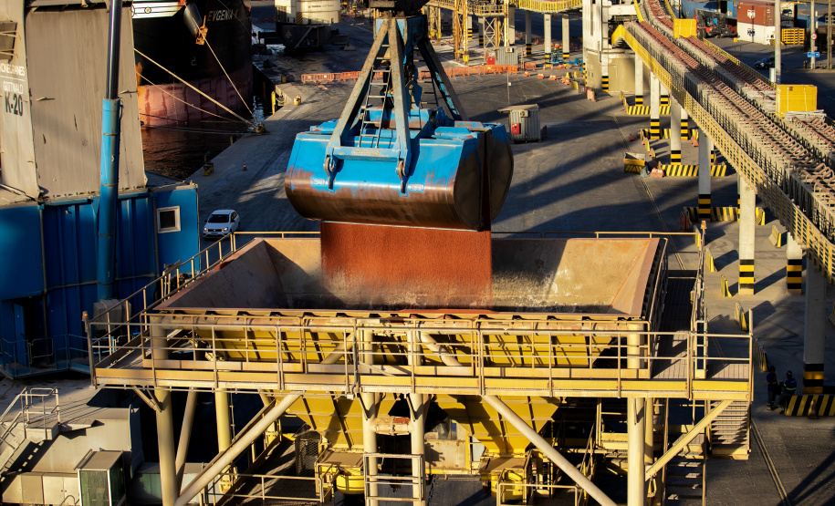 Volume de fertilizantes importados pelos portos do Paraná tende a aumentar nos próximos três meses