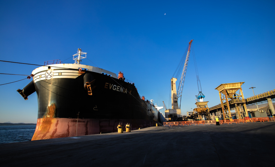 Volume de fertilizantes importados pelos portos do Paraná tende a aumentar nos próximos três meses
