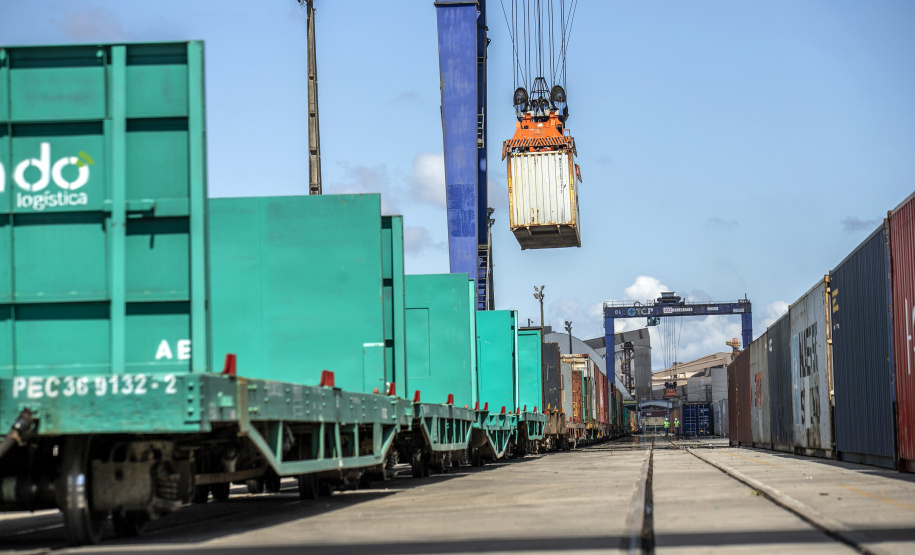 Aumenta o transporte de cargas pela ferrovia até o Porto de Paranaguá