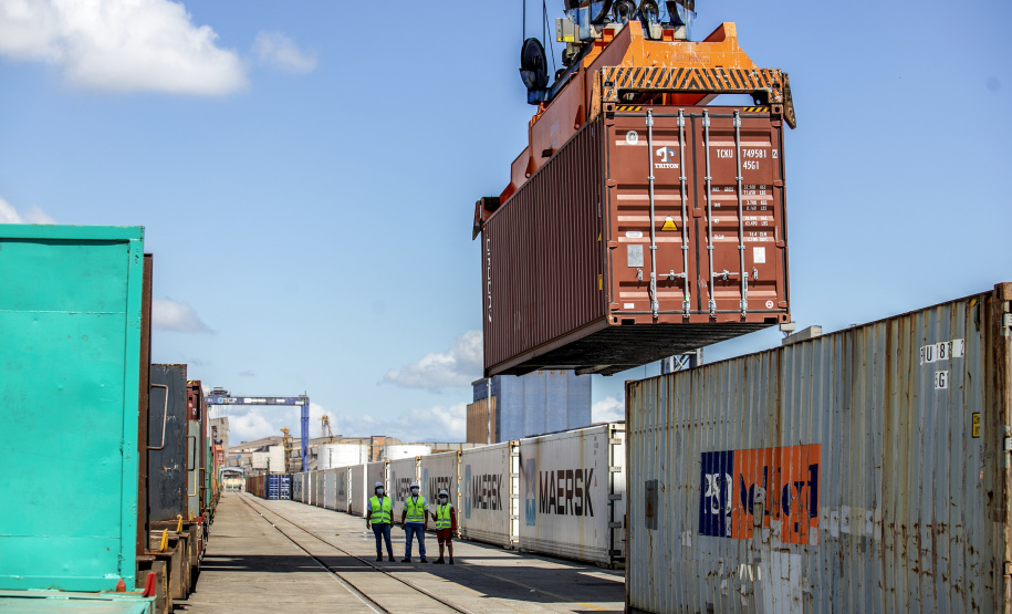 Aumenta o transporte de cargas pela ferrovia até o Porto de Paranaguá