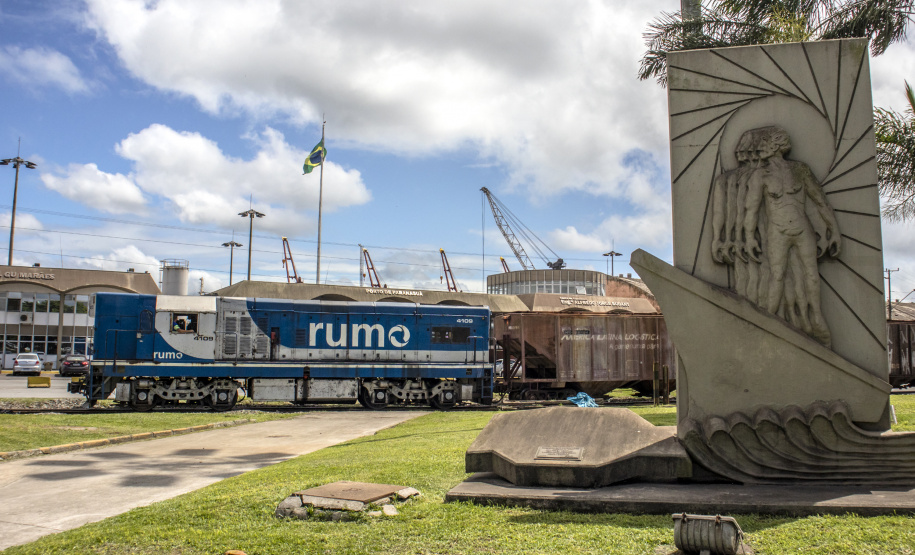 Aumenta o transporte de cargas pela ferrovia até o Porto de Paranaguá