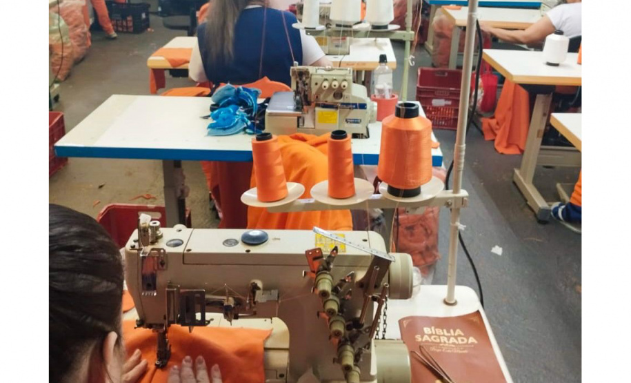 Da horta à fábrica: Penitenciária Feminina de Foz do Iguaçu produz enquanto ressocializa
