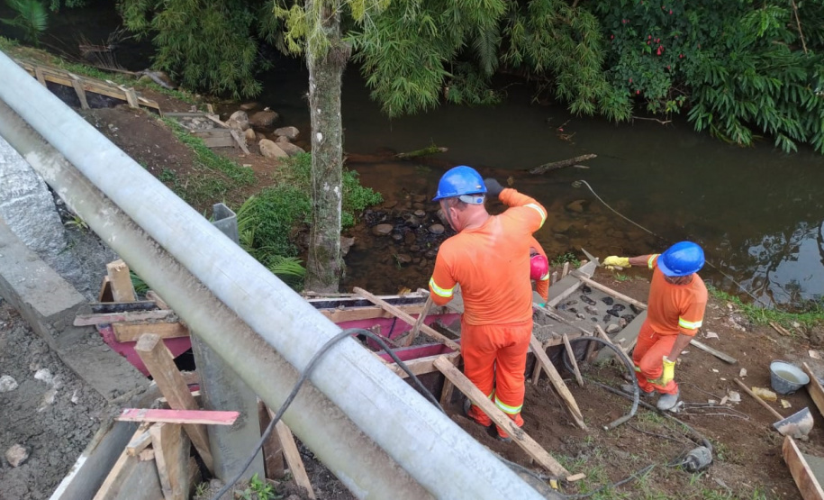 Reforma de pontes na PR-411 em Morretes