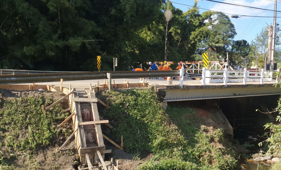 Reforma de pontes na PR-411 em Morretes