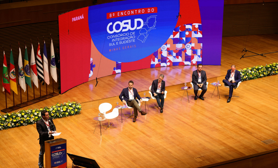 O governador Carlos Massa Ratinho Junior defendeu o fortalecimento da integração interestadual durante a abertura do 8º encontro do Consórcio de Integração Sul e Sudeste (Cosud), nesta sexta-feira (02), em Belo Horizonte.