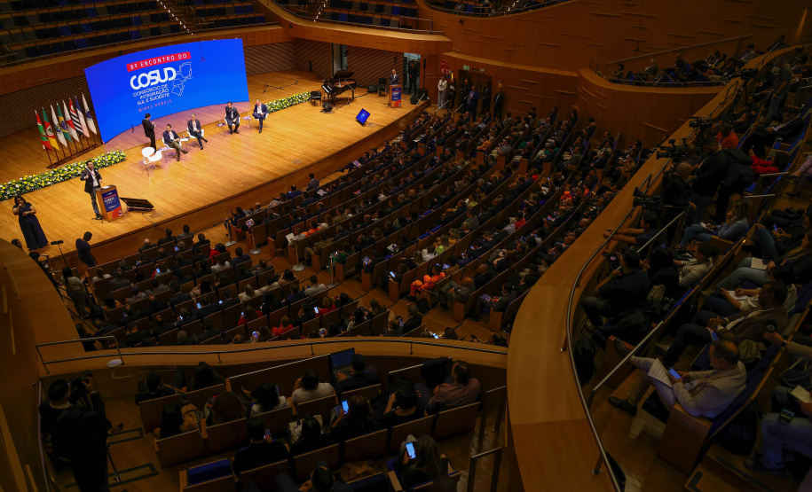 O governador Carlos Massa Ratinho Junior defendeu o fortalecimento da integração interestadual durante a abertura do 8º encontro do Consórcio de Integração Sul e Sudeste (Cosud), nesta sexta-feira (02), em Belo Horizonte.