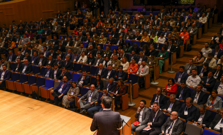 O governador Carlos Massa Ratinho Junior defendeu o fortalecimento da integração interestadual durante a abertura do 8º encontro do Consórcio de Integração Sul e Sudeste (Cosud), nesta sexta-feira (02), em Belo Horizonte.