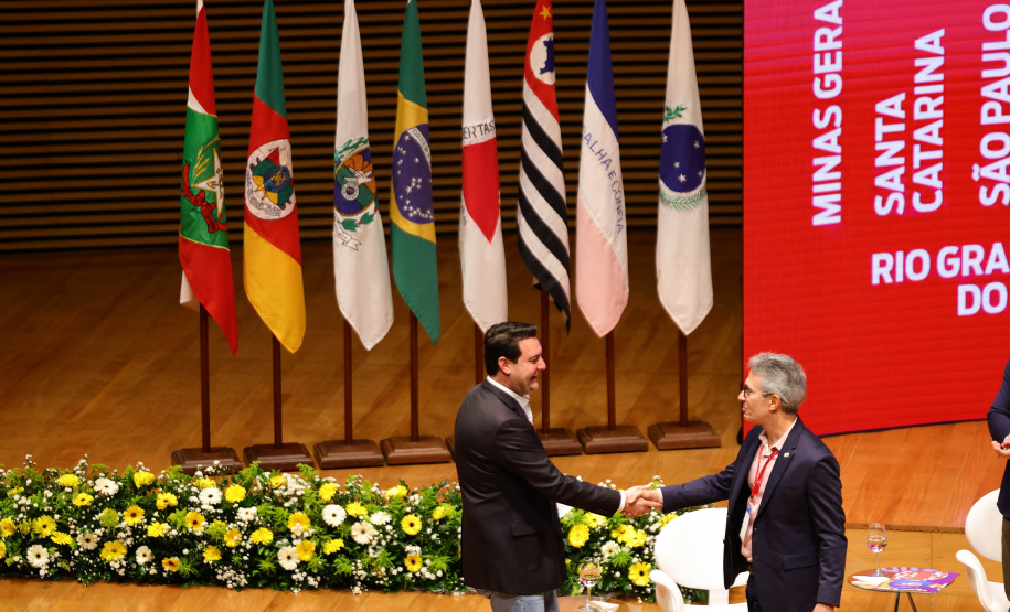 O governador Carlos Massa Ratinho Junior defendeu o fortalecimento da integração interestadual durante a abertura do 8º encontro do Consórcio de Integração Sul e Sudeste (Cosud), nesta sexta-feira (02), em Belo Horizonte.