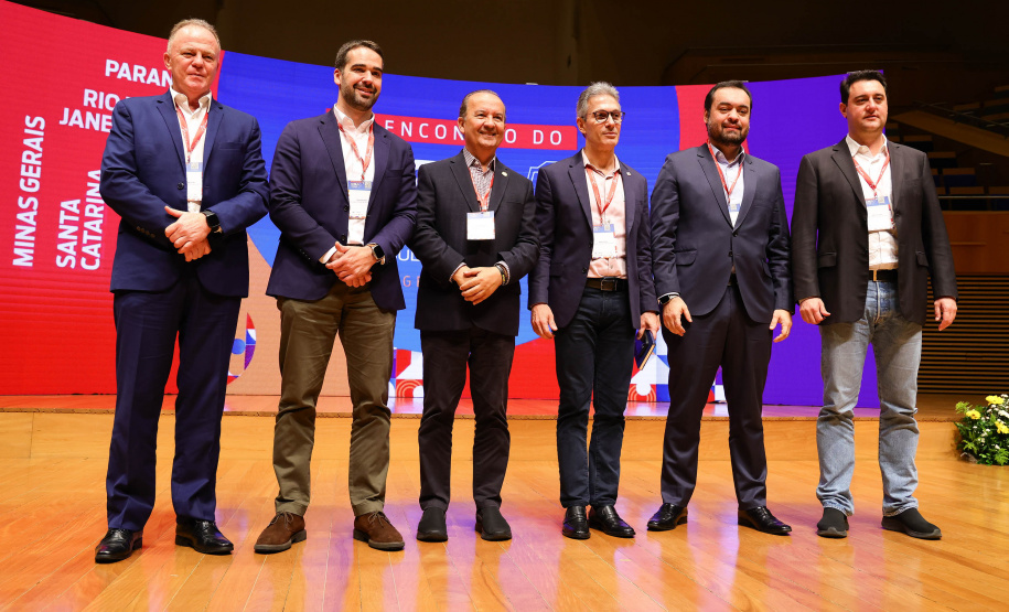 O governador Carlos Massa Ratinho Junior defendeu o fortalecimento da integração interestadual durante a abertura do 8º encontro do Consórcio de Integração Sul e Sudeste (Cosud), nesta sexta-feira (02), em Belo Horizonte.
