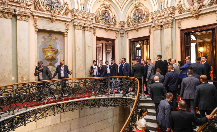 O governador Carlos Massa Ratinho Junior defendeu o fortalecimento da integração interestadual durante a abertura do 8º encontro do Consórcio de Integração Sul e Sudeste (Cosud), nesta sexta-feira (02), em Belo Horizonte.