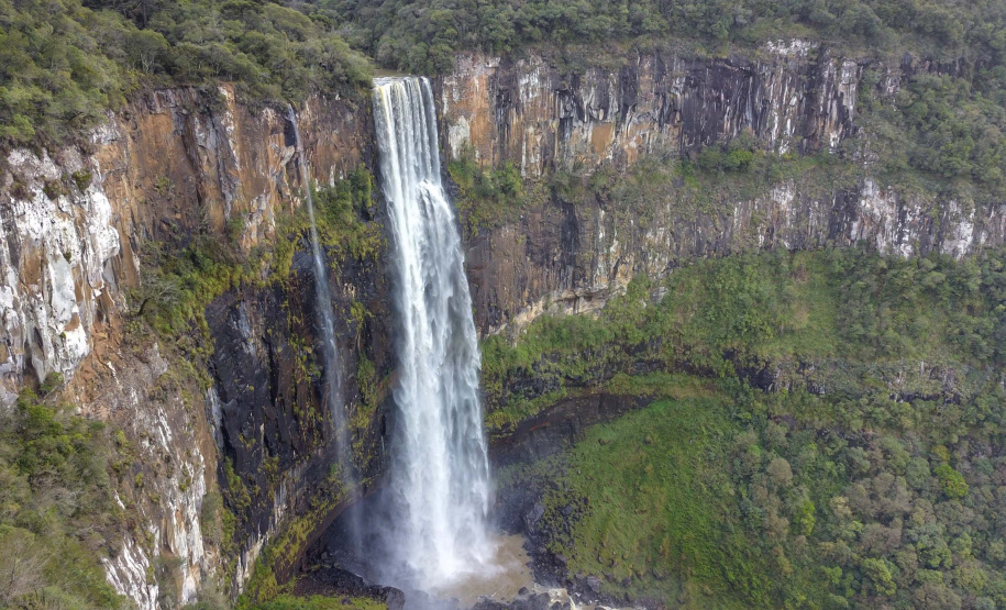 Discussão sobre como pensar em novas ofertas para o visitante da Unidade de Conservação marcou o segundo dia de painéis do 1º Encontro Nacional de Uso Público, Turismo e Meio Ambiente.