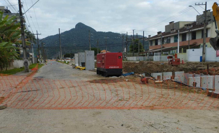 Com o avanço das obras da recuperação da Orla de Matinhos para pontos mais centrais da cidade, o Instituto Água e Terra (IAT) reforça o pedido para que moradores e turistas sigam atentos aos avisos de segurança, evitando acidentes.