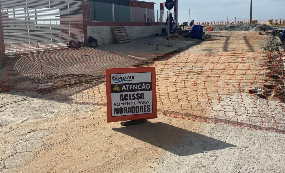 Com o avanço das obras da recuperação da Orla de Matinhos para pontos mais centrais da cidade, o Instituto Água e Terra (IAT) reforça o pedido para que moradores e turistas sigam atentos aos avisos de segurança, evitando acidentes.