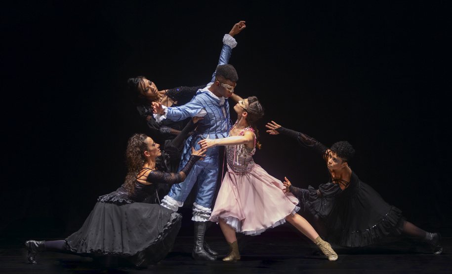 Com baixa cotação, comercialização da safra recorde de soja ainda está lenta no Paraná