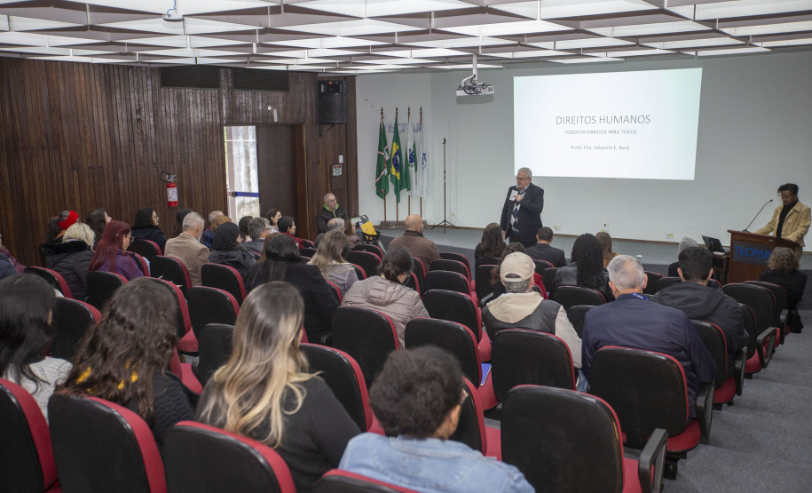Tecpar e Seju promovem capacitTecpar e Seju promovem capacitação em Direitos Humanos para colaboradores do institutoação em Direitos Humanos para colaboradores do instituto