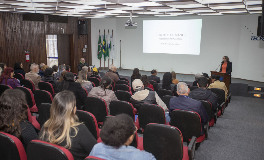 Tecpar e Seju promovem capacitTecpar e Seju promovem capacitação em Direitos Humanos para colaboradores do institutoação em Direitos Humanos para colaboradores do instituto