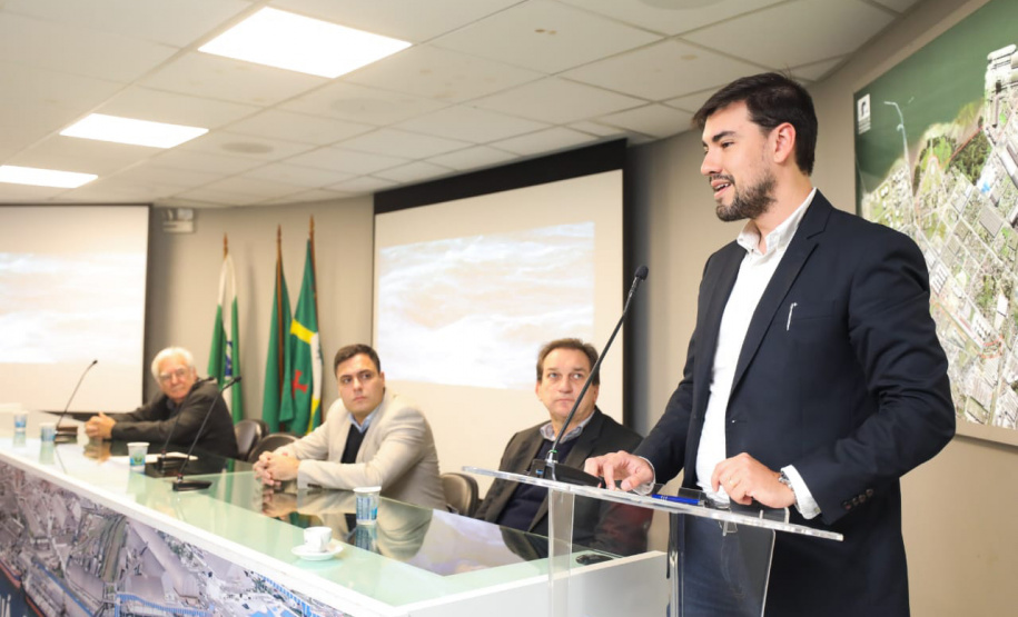 Delegação de empresários conhece e estreita relações com o Porto de Paranaguá