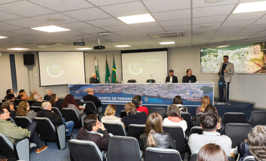 Delegação de empresários conhece e estreita relações com o Porto de Paranaguá