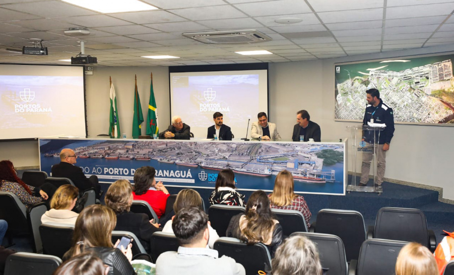 Delegação de empresários conhece e estreita relações com o Porto de Paranaguá