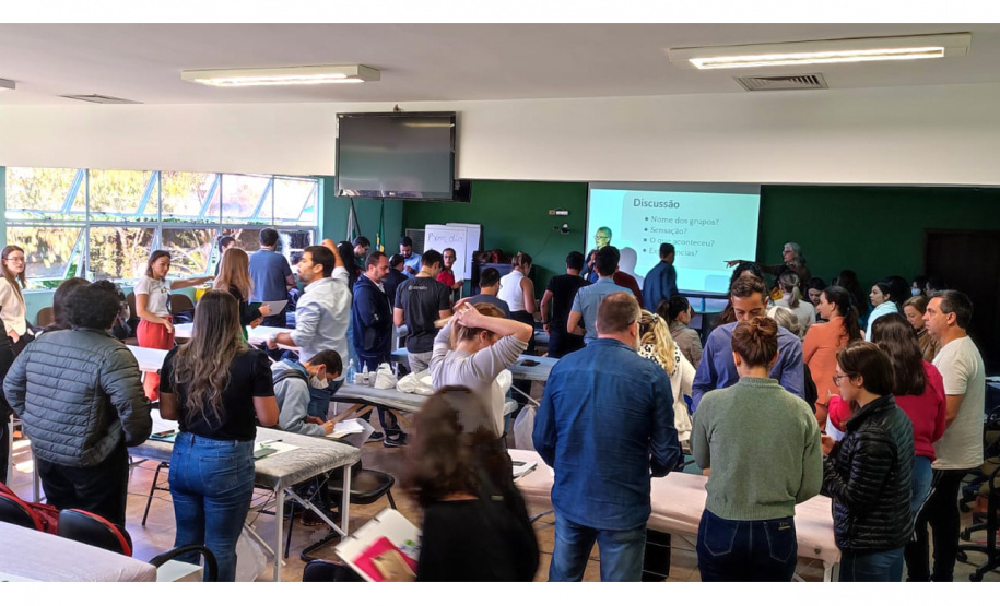 Paraná forma médicos da Atenção Primária para atuar com acupuntura no SUS