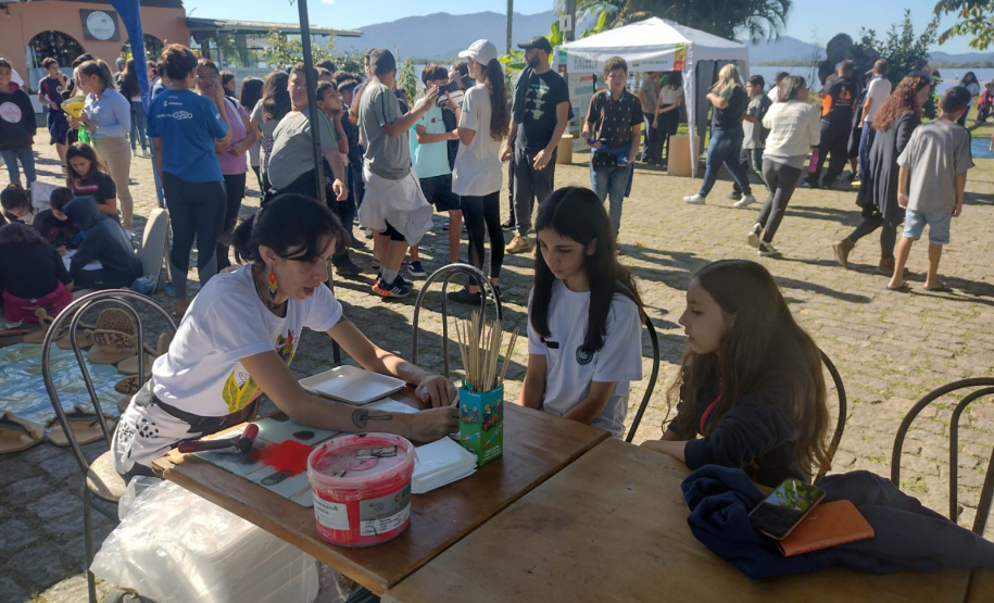 Alunos ajudaram a recolher mais de 2 toneladas de resíduos