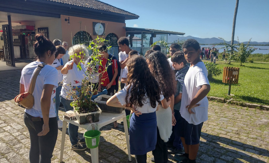 Alunos ajudaram a recolher mais de 2 toneladas de resíduos