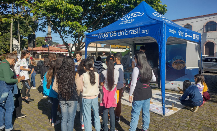 Alunos ajudaram a recolher mais de 2 toneladas de resíduos