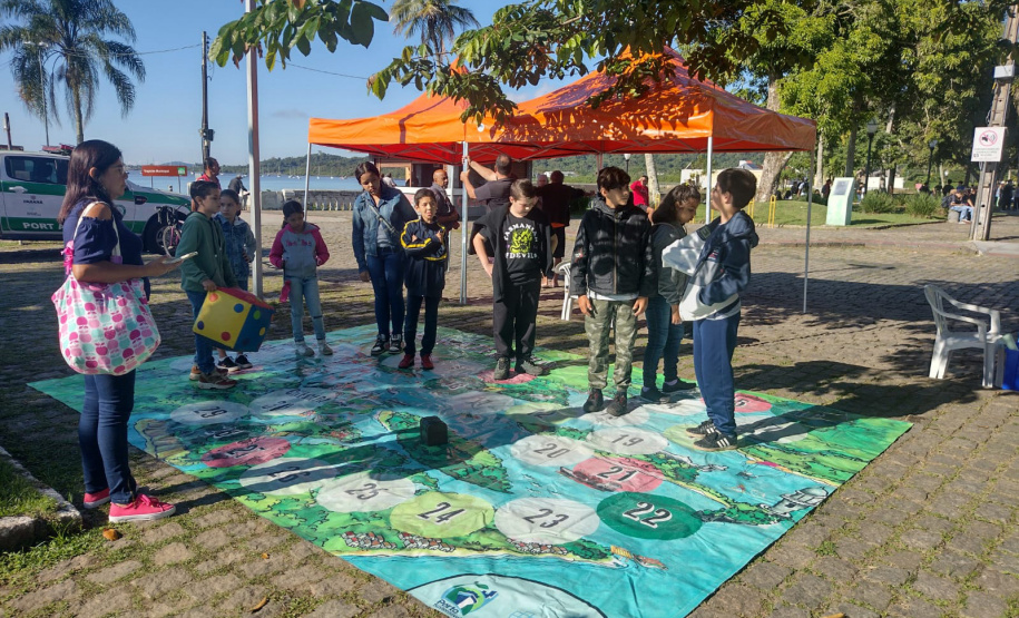 Alunos ajudaram a recolher mais de 2 toneladas de resíduos