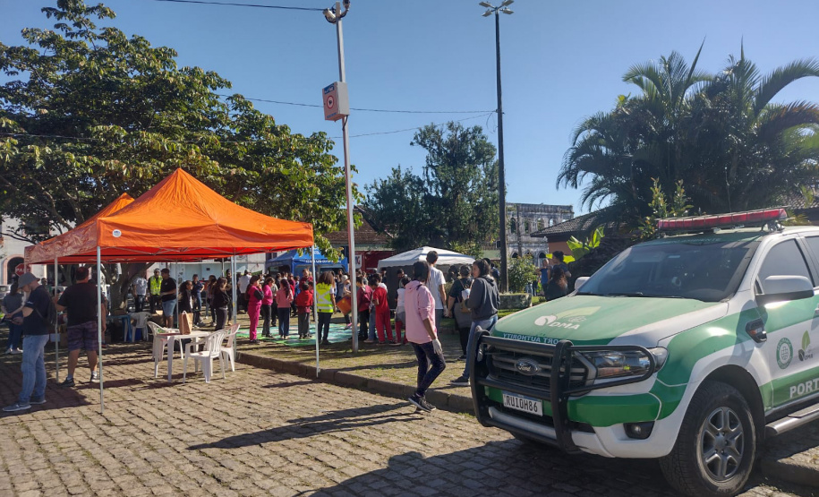 Alunos ajudaram a recolher mais de 2 toneladas de resíduos