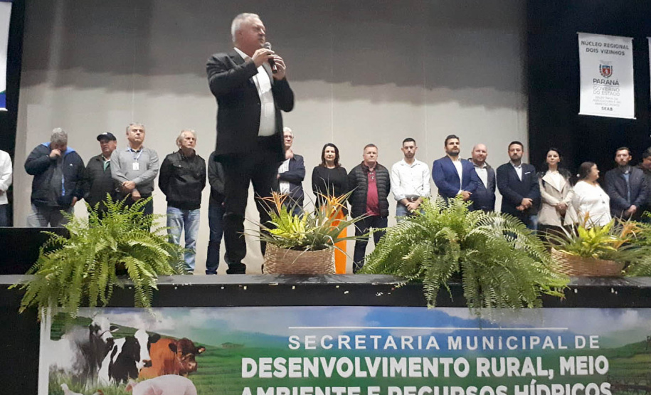 Secretário Norberto Ortigara e prefeito de Dois Vizinhos, Luiz Carlos Turatto, em evento sobre gripe aviária