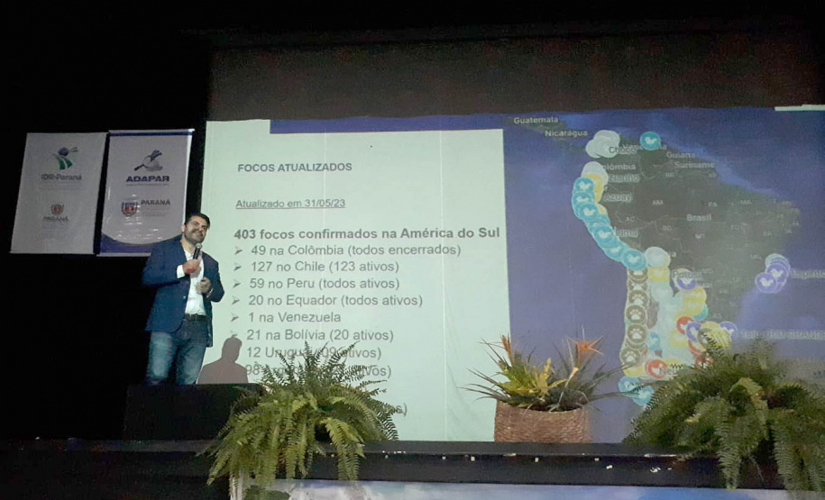 Gerente de Saúde Animal, da Adapar, Rafael Gonçalves Dias, em evento de gripe aviária,  em Dois Vizinhos