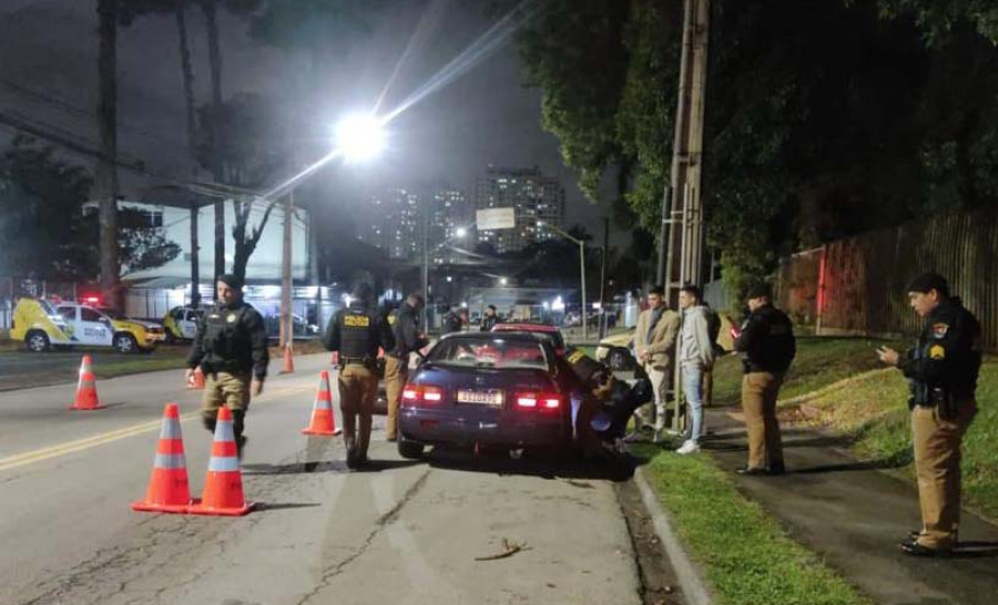 Operação prende duas pessoas e apreende diversos produtos em Curitiba