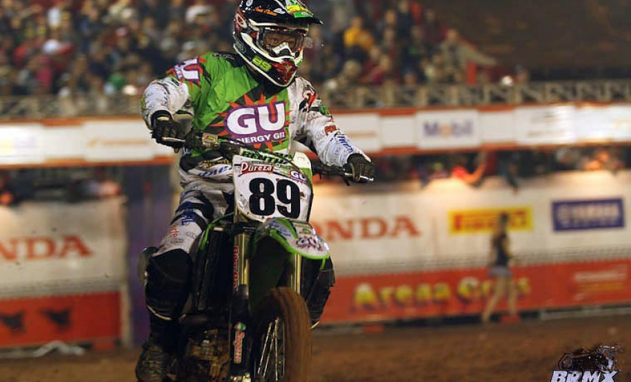 A Secretaria do Esporte do Estado do Paraná, juntamente com a Paraná Esporte e Centro de Memória do Esporte Paranaense, homenageia o atleta Eduardo Saçaki, o “Japonês Voador