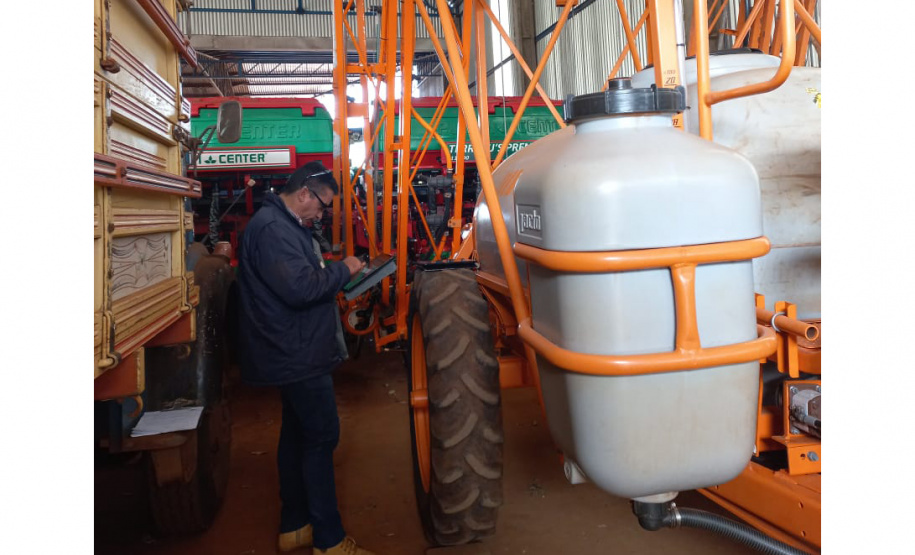 Adapar realiza inspeção preventiva de pulverizadores agrícolas no Noroeste