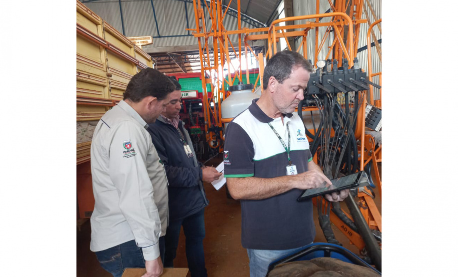 Adapar realiza inspeção preventiva de pulverizadores agrícolas no Noroeste