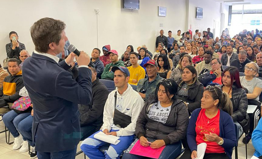 Mais de 500 pessoas participaram de Mutirão de Empregos para Migrantes em Curitiba