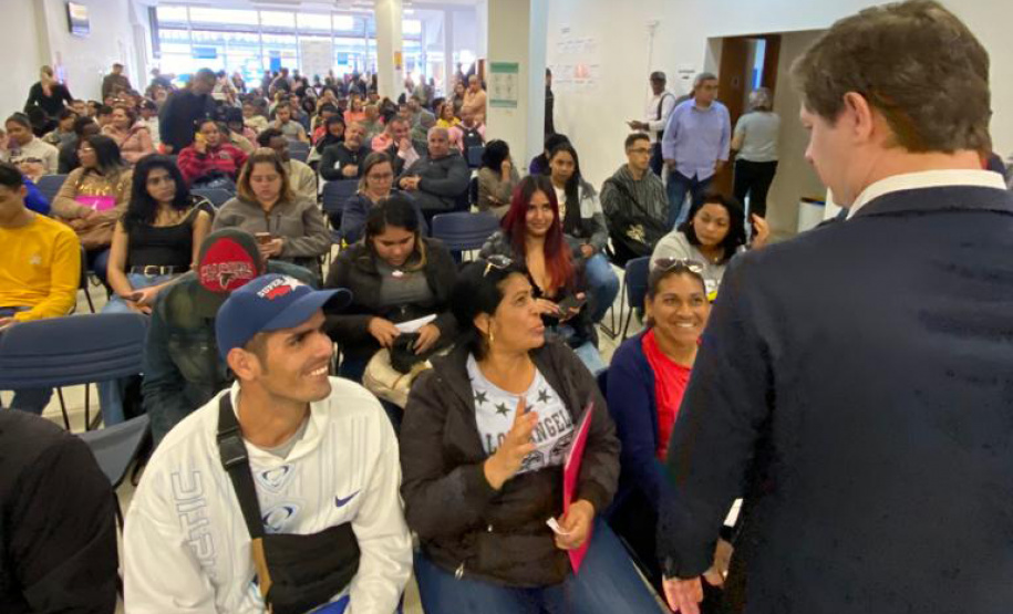 Mais de 500 pessoas participaram de Mutirão de Empregos para Migrantes em Curitiba