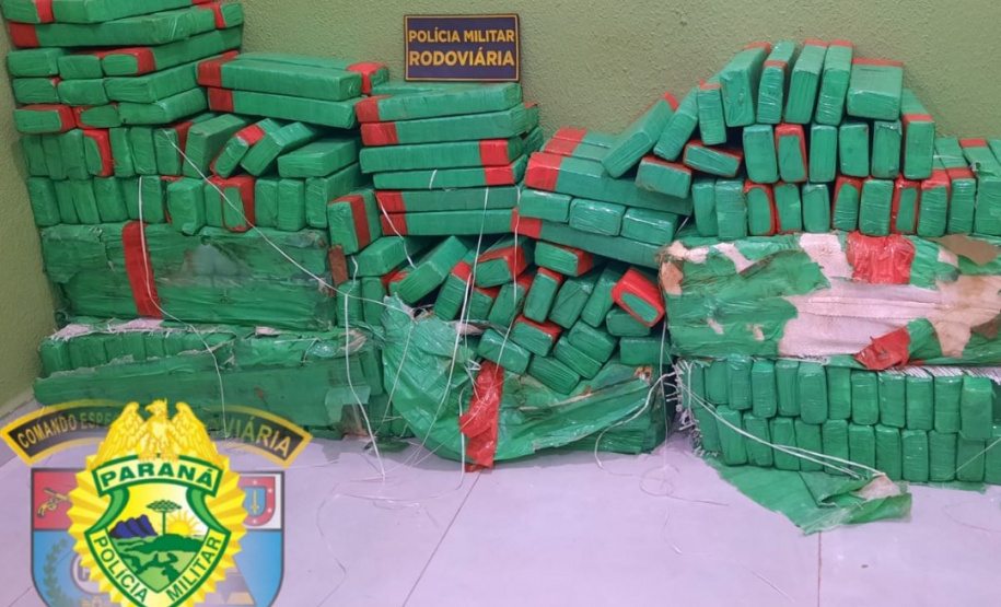 Polícia Militar apreende 190 quilos de drogas durante operação na PR-323
