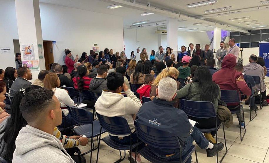 Mais de 500 pessoas participaram de Mutirão de Empregos para Migrantes em Curitiba