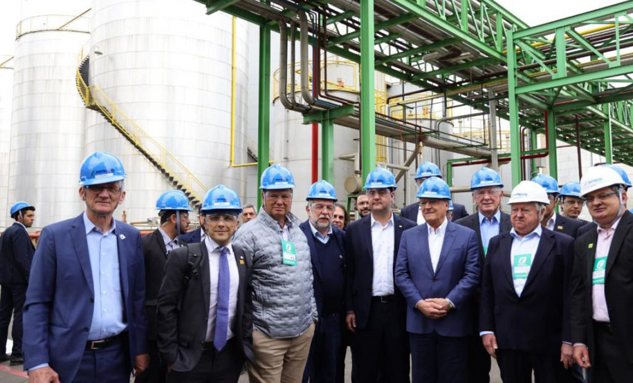 Lapa, 30 de junho de 2023 - O governador Carlos Massa Ratinho Jr., o vice-presidente Geraldo Alckimin e o presidemte do Grupo Potencial, Arnoldo Hammerschimidt lançam a pedra fundamental da esmagadora de soja para produção de biodiesel.