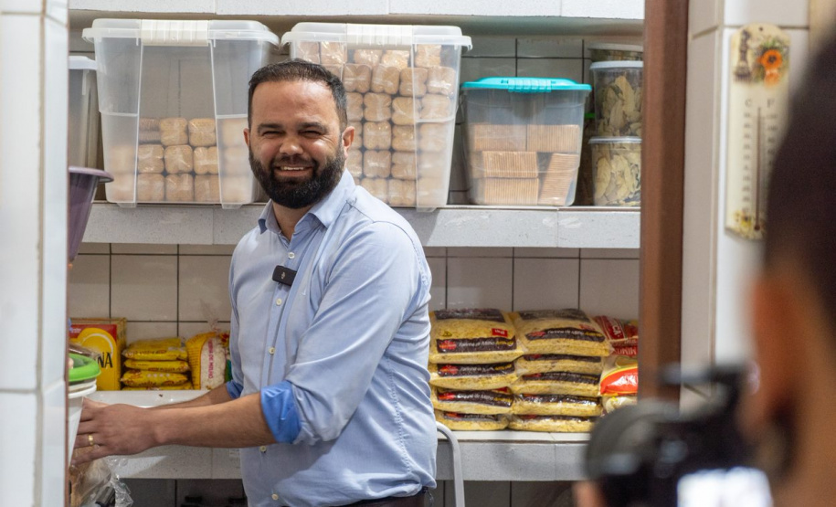 Secretário de Estado da Educação visita escola em Campo Largo e formaliza início de obras de reforma na instituição