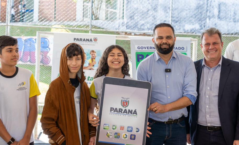 Secretário de Estado da Educação visita escola em Campo Largo e formaliza início de obras de reforma na instituição