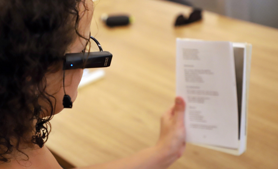 Paraná investe R$ 2,19 milhões na aquisição de óculos de IA para crianças e adolescentes com deficiência visual