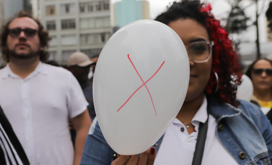Curitiba, 22 de julho de 2023 - Dentro da programação da Campanha Paraná Unido no Combate ao Feminicídio, promovido pelo Governo do Estado, aconteceu caminhada pela Rua XV de Novembro, centro de Curitiba, com a participação da modelo Luiza Brunet.