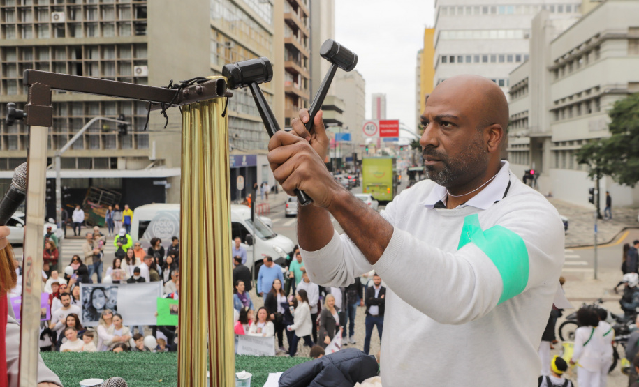 Curitiba, 22 de julho de 2023 - Dentro da programação da Campanha Paraná Unido no Combate ao Feminicídio, promovido pelo Governo do Estado, aconteceu caminhada pela Rua XV de Novembro, centro de Curitiba, com a participação da modelo Luiza Brunet.