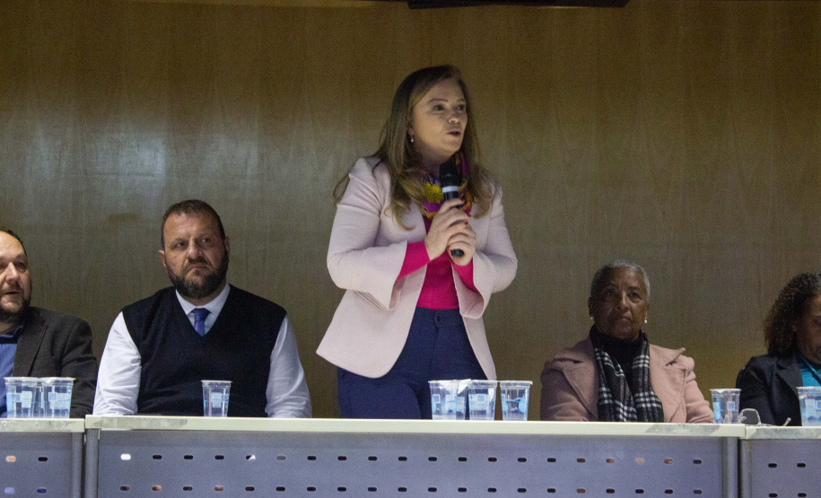 Começou nesta segunda-feira (17) a Caravana Juventude Negra Viva, evento realizado pelo Governo do Paraná em parceria com o Ministério da Igualdade Racial. Representantes do governo federal, da juventude negra, da Secretaria da Mulher, Igualdade Racial, e Pessoa Idosa (Semipi) e da Secretaria de Desenvolvimento Social e Família (Sedef) participaram da abertura, no Palácio das Araucárias, que discutiu pontos importantes para fortalecer a igualdade no Brasil.